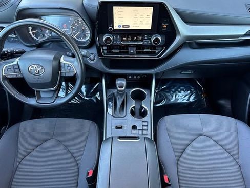 Used 2023 Toyota Highlander LE image 15