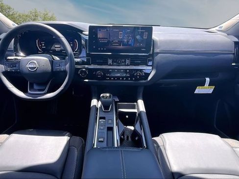 New 2026 Nissan Pathfinder SL w/ SL Premium Package (P04) FWD image 5