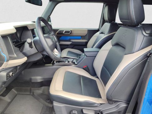 Used 2022 Ford Bronco Wildtrak image 11