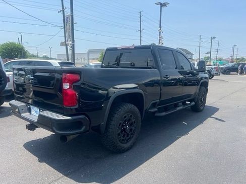 Used 2022 Chevrolet Silverado 2500 LT w/ Midnight Edition AWD/4WD image 5