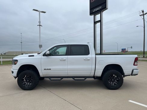 Used 2020 RAM 1500 4x4 Crew Cab image 3