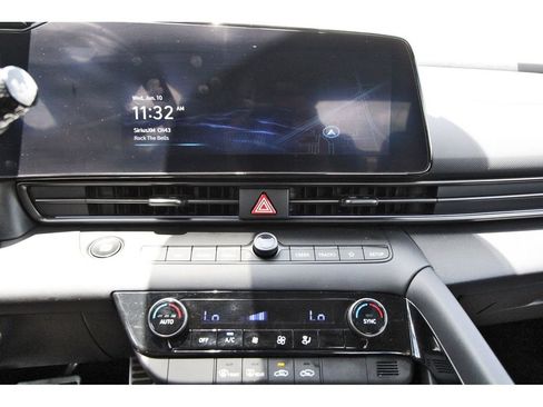 Used 2025 Hyundai Elantra SEL FWD image 22
