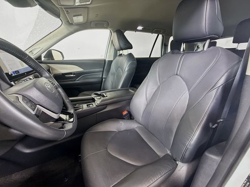 Used 2024 Toyota Grand Highlander Limited image 11