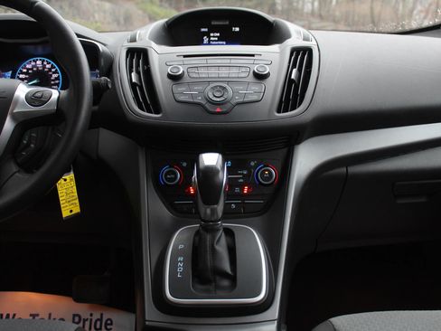 Used 2017 Ford C-MAX Energi SE w/ Cold Weather Package FWD image 21