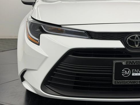 Certified 2025 Toyota Corolla LE FWD image 9