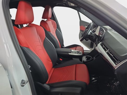 Used 2025 BMW X1 xDrive28i w/ Convenience Package image 11