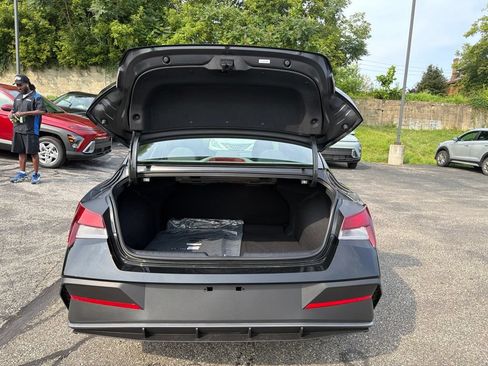 New 2026 Hyundai Elantra SE FWD image 11