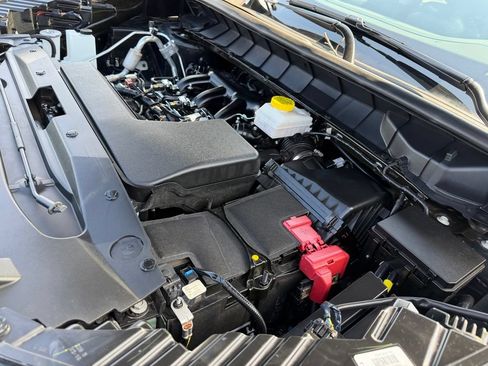 Used 2025 Nissan Pathfinder SL FWD image 6