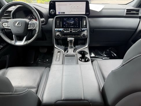 Used 2024 Lexus LX 600 4WD w/ Luxury Package image 13