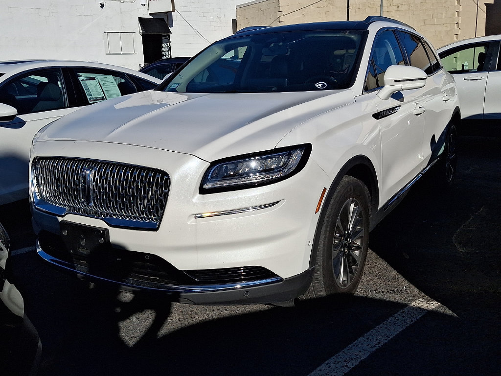 Used 2021 Lincoln Nautilus Reserve AWD/4WD image 2