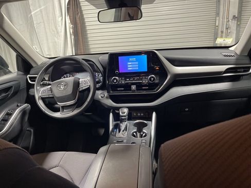Used 2024 Toyota Highlander XLE image 15