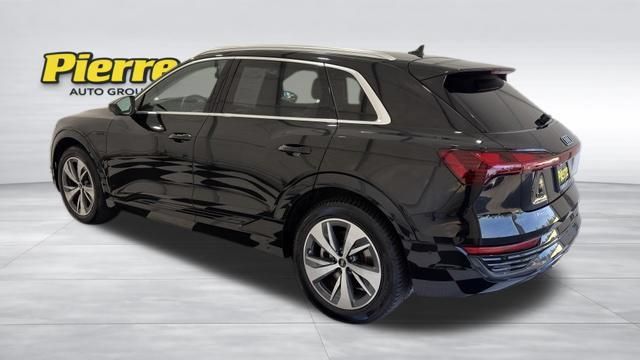 Used 2024 Audi Q8 e-tron Premium Plus w/ Premium Plus Package AWD/4WD image 2