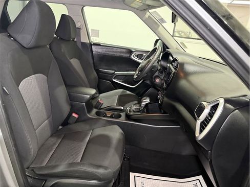 Used 2023 Kia Soul LX w/ LX Technology Package image 25