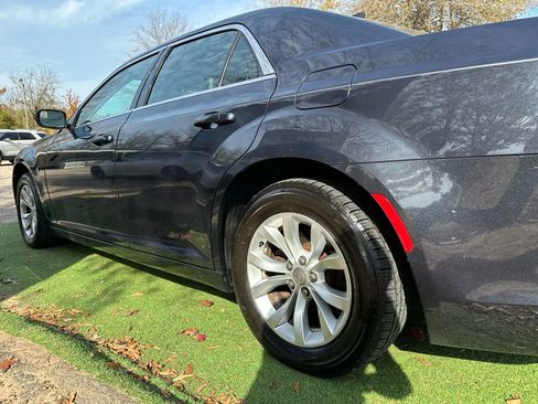 Used 2016 Chrysler 300 Limited image 41