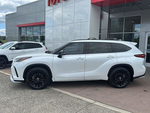 Used 2023 Toyota Highlander XSE AWD/4WD image 4