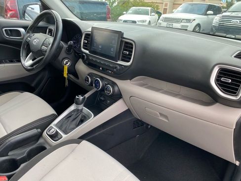Used 2021 Hyundai Venue SEL FWD image 21