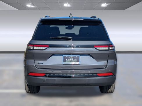 Used 2023 Jeep Grand Cherokee Altitude image 10