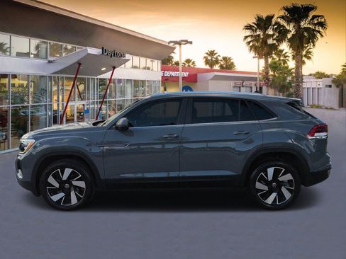 Used 2024 Volkswagen Atlas Cross Sport SE FWD image 6