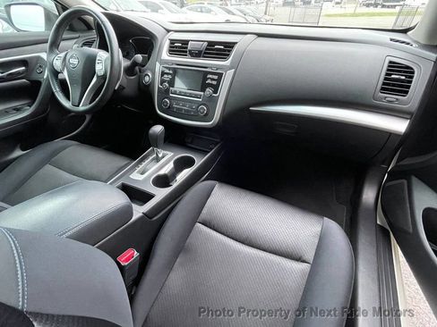 Used 2017 Nissan Altima 2.5 SR w/ Midnight Edition Package FWD image 16