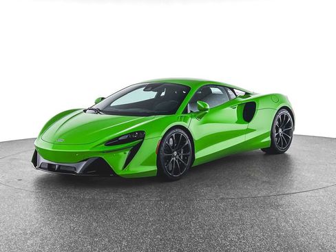 New 2025 McLaren Artura image 3