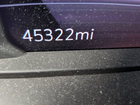 Used 2022 Chevrolet Bolt EUV Premier w/ Sun & Sound Package FWD image 9
