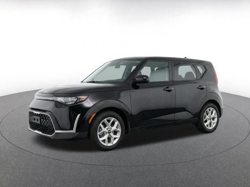 Used 2025 Kia Soul LX w/ LX Technology Package FWD image 3