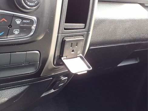 Used 2019 RAM 1500 Classic SLT w/ Luxury Group image 18