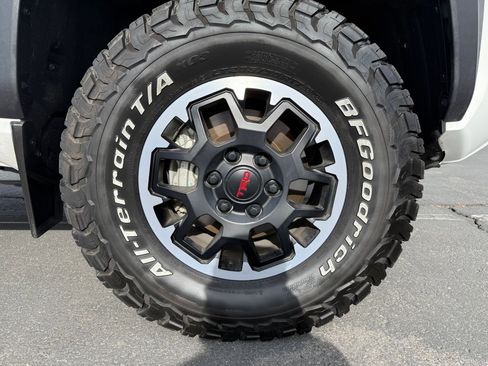 Certified 2024 Toyota Tacoma TRD Off-Road w/ TRD Off Road Upgrade Package AWD/4WD image 31