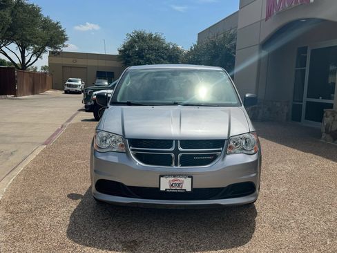 Used 2019 Dodge Grand Caravan SE w/ UConnect Hands-Free Group FWD image 4