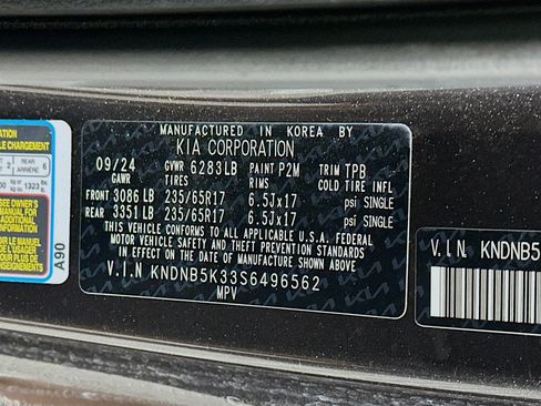 Used 2025 Kia Carnival FWD image 12