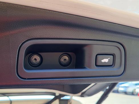 Certified 2022 Honda Pilot Black Edition image 5