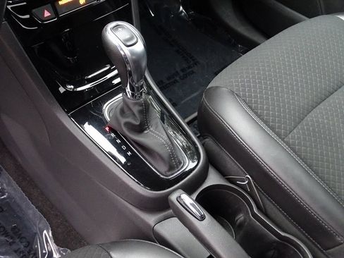 Used 2022 Buick Encore Preferred w/ Safety Package II image 17