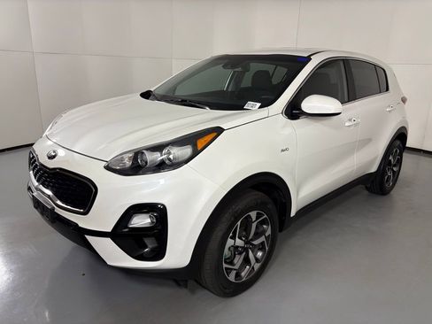 Used 2022 Kia Sportage LX image 4