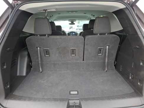 Used 2021 Chevrolet Traverse LT image 29