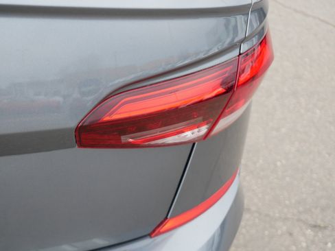 Certified 2022 Volkswagen Passat 2.0T SE FWD image 17