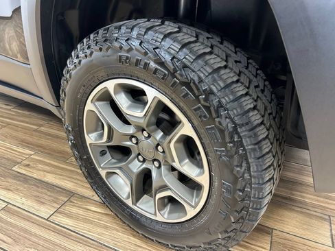 Used 2020 Jeep Cherokee Trailhawk w/ Cold Weather Group AWD/4WD image 18