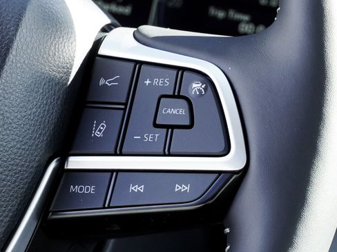 Used 2025 Toyota Highlander Limited image 35