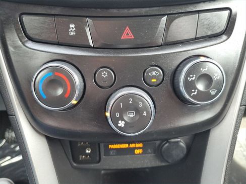 Used 2019 Chevrolet Trax LT w/ LT Convenience Package AWD/4WD image 24