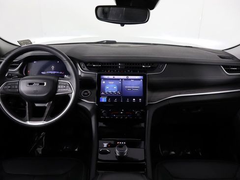 Used 2023 Jeep Grand Cherokee Limited w/ Black Appearance Package image 13