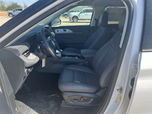 New 2025 Ford Explorer Active w/ Active Comfort Package image 13