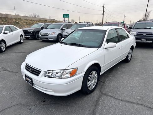 Used 2000 Toyota Camry LE image 2