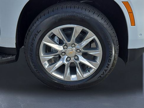 New 2026 Chevrolet Suburban Premier w/ Sun And Tow Package AWD/4WD image 9