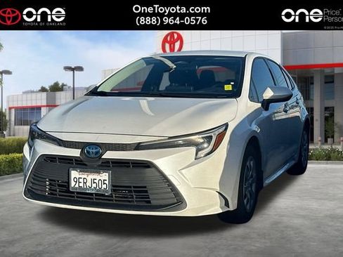 Certified 2023 Toyota Corolla LE image 1