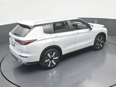 New 2026 Mitsubishi Outlander SE image 60