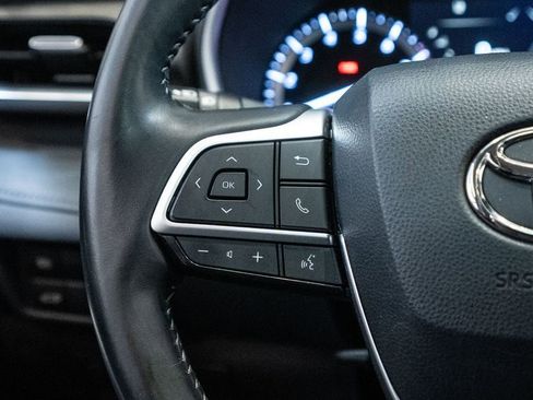 Certified 2022 Toyota Highlander XLE image 28