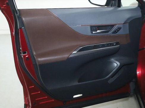 Used 2021 Toyota Venza Limited w/ Advanced Technology Package image 17