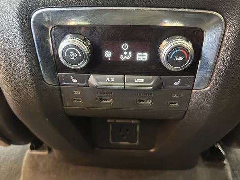 Used 2025 GMC Yukon Elevation w/ Elevation Premium Package AWD/4WD image 14