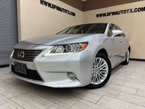 Used 2014 Lexus ES 350 w/ Luxury Package FWD image 1