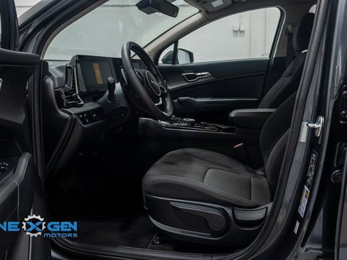 Used 2024 Kia Sportage LX image 12
