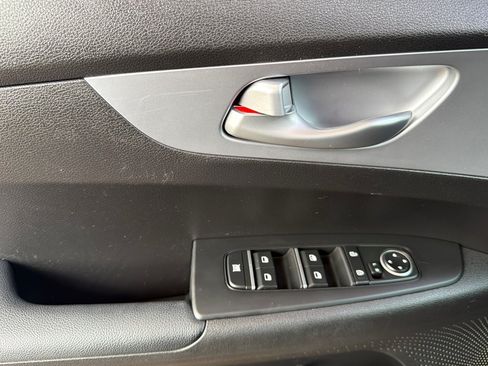 Used 2023 Kia Forte LXS FWD image 11